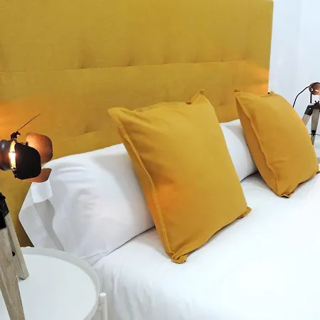 Casa Aurea-apartamento Zona Antigua,parking Y Wifi By Delabra אוביידו